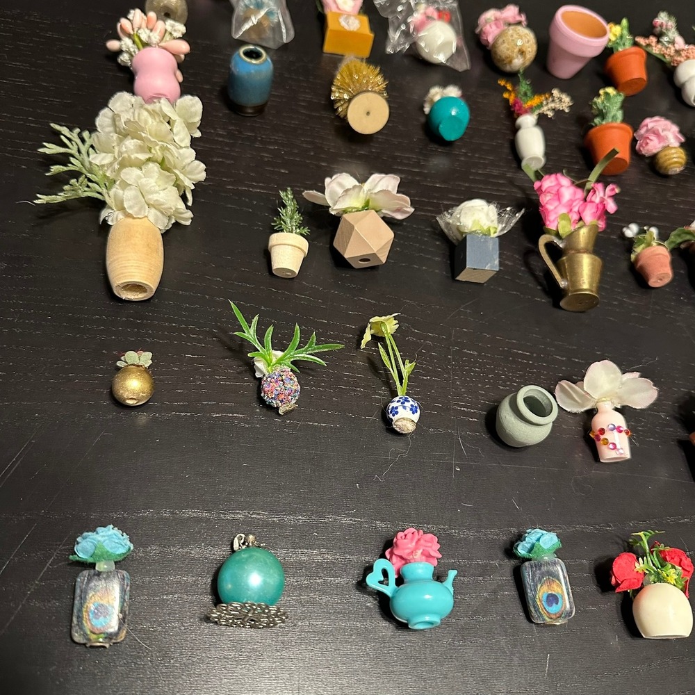 Vintage Miniature Dollhouse Flowers Plants Lot Potted Floral Vases 50 Pieces - Picture 2 of 10